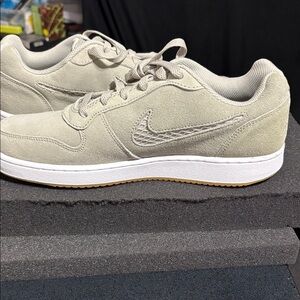 Women’s Ebernon Green Suede Sneakers